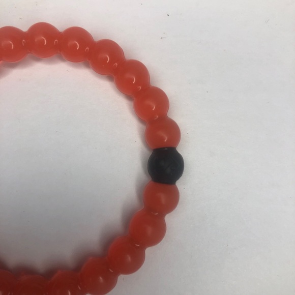 red Lokai Save the Children bracelet - Picture 2 of 3